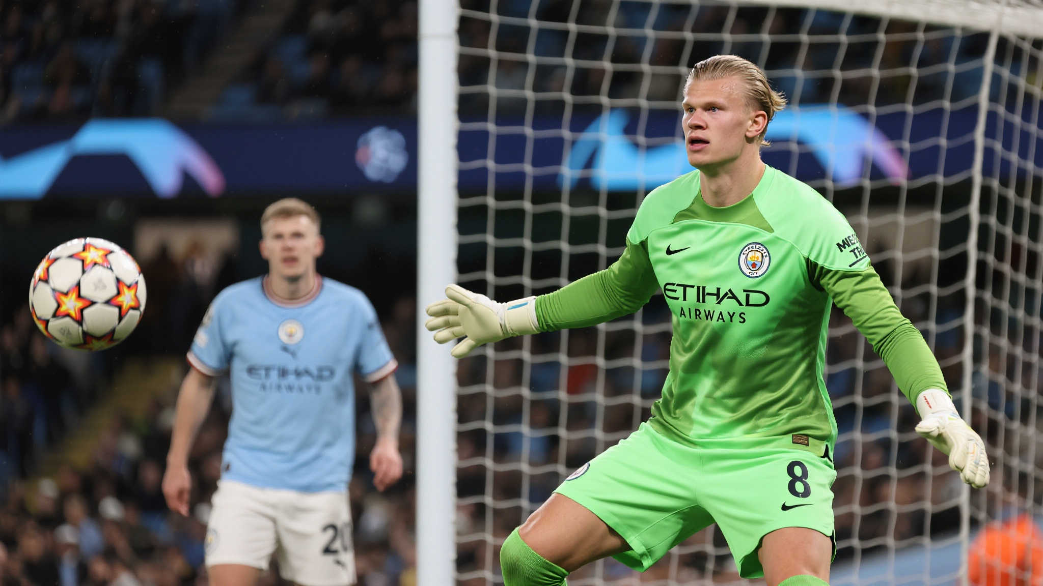 具体案例，以他在16强战面对哈兰德领衔曼城锋线为例